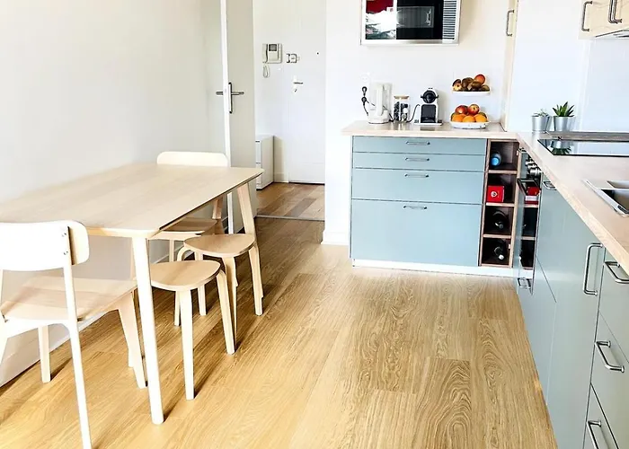 3 Chambres, Tres Lumineux, Plages Et Centre A Pied