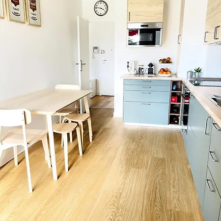 3 Chambres, Tres Lumineux, Plages Et Centre A Pied